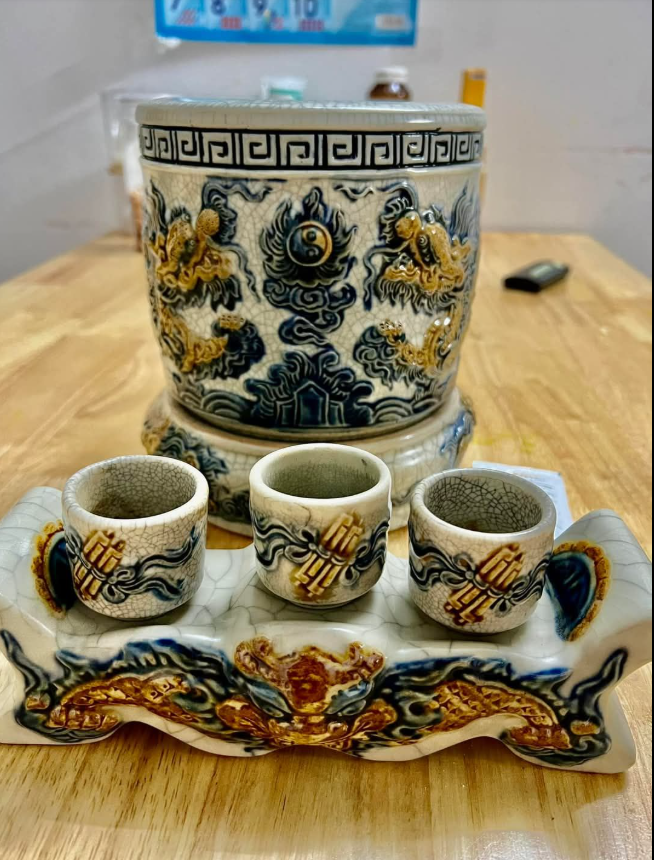 Cách sắp xếp 3 bát hương trên bàn thờ gia tiên